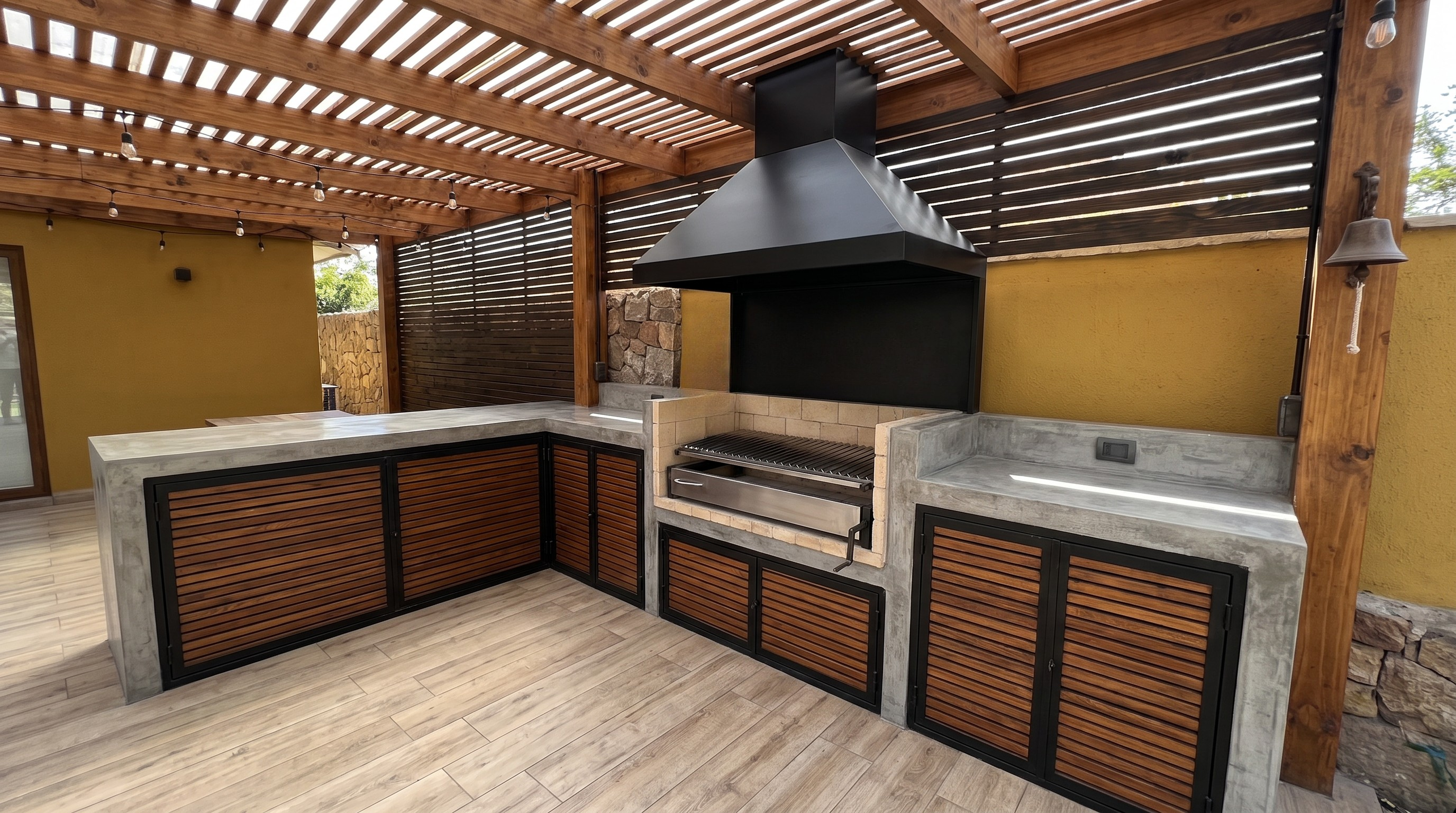Parrilla con Manivela y Tapa Frontal de Acero Inoxidable — Quincho Pro | PARRILLATE